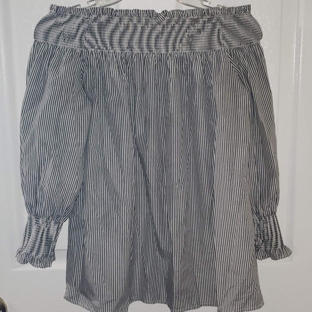 Off Shoulder blouse Size S